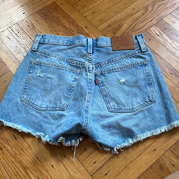 Levi’s 501 distressed denim short size 25 - Picture 3 of 6